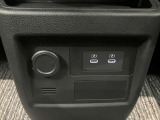 USB電源を装備してます。スマホやタブレットの充電に便利です♪