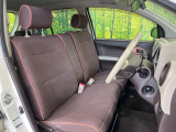 運転席まわりには十分なスペースがあり、大柄な方でもゆったり運転していただける環境です。