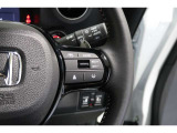 Hondaセンシングの機能のひとつ、アダプティブクルーズコントロール付!アクセルから足を離しても設定したスピードと前車との車間を保ち走行してくれます!車線維持もアシスト☆高速道路で疲労軽減ですね☆