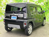 力強いリアビューは、安定感のあるデザイン。テールランプの配置が特徴的で、後続車への視認性も高められています。