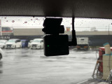 いくら安全運転をしていても、事故に巻き込まれることもあります。万が一の時に証拠として使える社外品の前後ドライブレコーダーがついてます♪