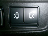 両側電動オートスライドドア付き!!運転席のスイッチでも開閉可能です♪重い荷物を持っている時や、雨の日に重宝します!小さいお子様がいても巻き込み防止機能や手動のみに切替も出来ますので安心です♪
