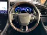 【純正革巻きステアリング】上質な革を使用することで、手にしっかり馴染みとても運転しやすいハンドルです♪
