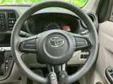握りやすいステアリングは、運転操作をスムーズにします。快適なドライビングポジションを実現し、運転の楽しさを高めます。
