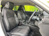 運転席シート廻りは使用感も少なく、良好な状態となっています。前オーナー様が丁寧に使っていたことがよくわかりますね。