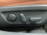 運転席にはパワーシートを装備!シート位置を記憶するメモリー機能付きなのでご夫婦で2名分セットすると便利です♪