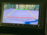 【バックカメラ】駐車時に後方がリアルタイム映像で確認できます。大型商業施設や立体駐車場での駐車時や、夜間のバック時に大活躍!運転スキルに関わらず、今や必須となった装備のひとつです!