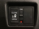 【片側パワースライドドア】片側がパワースライドドアになっており、運転席のスイッチやスマートキーでも開閉が可能です!開口部も広いので乗り降りも楽々♪