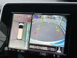 バックモニターで、狭い場所でも安全に駐車できます。周囲の状況を把握しやすく、運転に自信が持てます。駐車が苦手な方にもおすすめです。