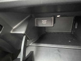 HDMIポートも装備☆外部メディアを接続して車内でつかうこともできますよ♪