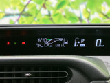 視認性の高いメータークラスターで、運転に必要な情報を一目で確認。明るさ調整も可能です。運転状況を的確に把握できます。