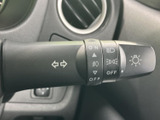 操作しやすい位置に配置されたウインカーレバーで、スムーズな車線変更をサポートします。確実な操作感で、安全な運転をサポートします。