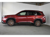 スバルの4WD(AWD)は直進安定性に優れ、日常走行から高速走行まで、さまざまなシーンで安心感に満ちた走りが愉しめます。それは悪路や泥道など左右のタイヤの路面状況が異なるシーンでも変わりません。