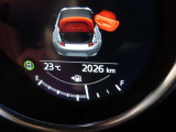 スピードメーター、液晶画面が装備されております。その他お車の情報もメーター内から確認することが可能です☆