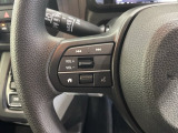 ステアリングにオーディオ操作スイッチが付いています。オーディオ画面に直接タッチしなくても操作が出来ますので、運転に集中できます。