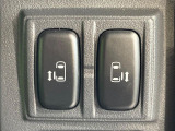 【両側パワースライドドア】スマートキーや運転席のスイッチで後席両側スライドドアの開閉が可能♪電動だから力を入れてドアを開ける必要が無く、小さなお子様でも簡単に開け閉めでき快適です♪