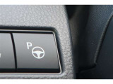 アドバンスト パーク付きです。カメラやソナーによって、周囲を監視しながら駐車を支援。障害物を検知した場合には警報を鳴らし、ブレーキ制御を行うことで接触回避を支援します。