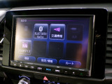 CD、DVD、Bluetooth、AM、FM、スマートフォン接続ができます。
