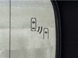 車線変更時の後方確認をアシストしてくれるブラインドスポットモニター!ドアミラーの死角を検知してくれるから車線変更もスムーズです。
