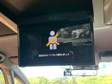 【フリップダウンモニター】大画面モニターで後席でもエンタメをお楽しみいただけます。小さなお子様にも大人気の装備です♪