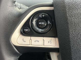 【ステアリングスイッチ付ハンドル】ナビゲーションに視線を移さず、ハンドルから手を離さず、運転に集中したまま手元でオーディオ操作できます♪