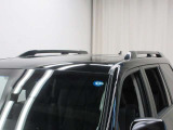 ルーフレール付き。車内に積みきれない荷物を車外に積載することができて便利です。キャンプやスノボで重宝しますね♪見た目もスタイリッシュでかっこいいですよ!