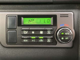 オートエアコンは温度を設定するだけで、自動で風量などを設定してくれます。運転しながら操作も必要ないので、安全性も向上します。