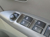 運転席ドアです。電動格納ミラー付きです。