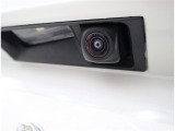 バックカメラが付いているので後方確認が非常にしやすいです。今や運転初心者も熟練者も必須装備!ついていて損はないですね♪