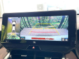 【パノラミックビューモニター】専用のカメラにより、上から見下ろしたような視点で360度クルマの周囲を確認することができます☆死角部分も確認しやすく、狭い場所での切り返しや駐車もスムーズに行えます。
