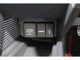 スマートフォンなどの音楽再生が可能なUSB接続ジャック装備車両です♪♪♪