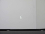 車速やハイブリッドシステムインジケーターなどを、フロントガラスの視野内に投影する「カラーヘッドアップディスプレイ」を装備!