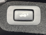 【パワーバックドア】スマートキーや運転席のボタンを押すだけでリアゲートが自動で開閉します!荷物を持っている時や、高い位置にあるバックドアを閉める際に便利な機能です♪