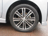 右前 15インチアルミホイールタイヤサイズは、165/55R15