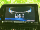 洗練されたデザインのナビゲーションシステムが、運転をより快適にします。高画質で視認性が高く、操作も簡単です。