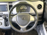 インテリアに合わせたデザインのステアリングは、運転される方のことも考え、運転しやすい形状、大きさです。是非一度、実際に触ってお確かめください。
