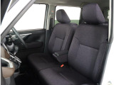 長時間の運転も疲れにくいフロントシート!体をしっかり支えてくれて運転がしやすい形状です!
