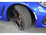 タイヤサイズは215/45R18です