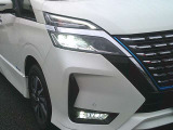 ハロゲンヘッドランプの約2倍の光量でより明るく照らし、消費電力が少なく済む、LEDヘッドランプとフォグランプ!夜間走行時の視認性を高め、とても安心です♪