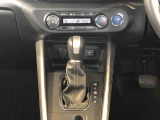 温度を設定すれば、自動で車内の温度管理をしてくれる優れものです♪ATミッションで運転楽々