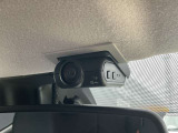 【ドライブレコーダー搭載車!】 前方と車内と後方を録画できるドライブレコーダーも装着されていますので安心して快適なドライブが楽しめますね。