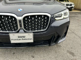 また、BMW正規認定中古車は、エマージェンシーサービスが自動付帯。24時間365日、皆様のカーライフをサポート致します。確かな安心のうえで、「駆けぬける歓び」をご堪能ください。