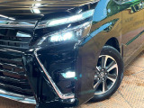 【LEDヘッドライト】悪天候や夜間走行時も良好な視界を確保し安心して運転できる高輝度LEDヘッドライトを装備!点灯速度が早く、消費電力も抑えられています。