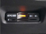 ◆ETC2.0装着◆進化したドライブ体験。料金収受システムだけだったETCが生まれ変わって、高速道路を賢く使うETC2.0に進化しました。多彩な情報サービスが便利で快適なドライブ体験を提供します。