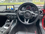 インパネ廻りと運転席です!シンプルにスッキリとまとまっています。運転操作に迷いにくくなっておりとても運転しやすいです。