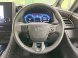 インテリアに合わせたデザインのステアリングは、運転される方のことも考え、運転しやすい形状、大きさです。是非一度、実際に触ってお確かめください。