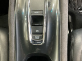 停車中にブレーキペダルを踏み続けなくてもブレーキ保持ができるオートマチックブレーキホールド機能もついております。