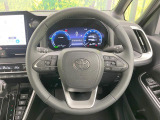 インテリアに合わせたデザインのステアリングは、運転される方のことも考え、運転しやすい形状、大きさです。是非一度、実際に触ってお確かめください。