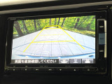 【バックカメラ】駐車時に後方がリアルタイム映像で確認できます。大型商業施設や立体駐車場での駐車時や、夜間のバック時に大活躍!運転スキルに関わらず、今や必須となった装備のひとつです!