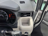 車の中で飲み物を置くスペースがあるととっても便利ですね♪